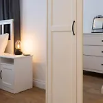 Stylish Apartment Close To The Sea